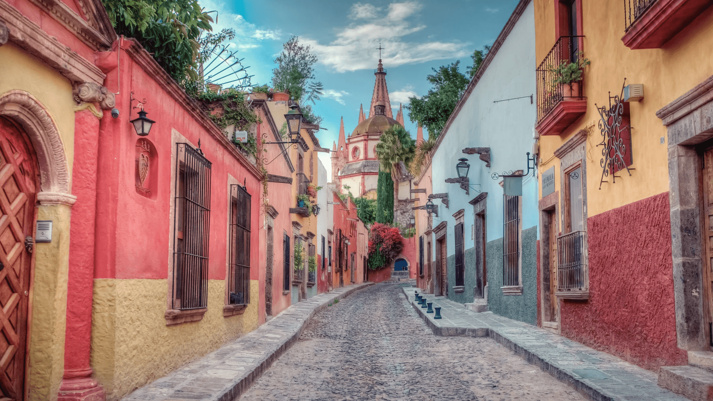 Cobblestone street in San Miguel de Allende leading to the Parroquia